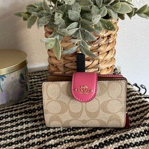 Medium Corner Zip Wallet In Signature Canvas